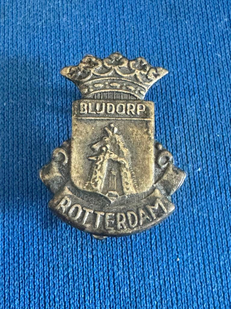 Vintage Speldje diergaarde Blijdorp + Rotterdam Wapen, Verzamelen, Speldjes, Pins en Buttons, Ophalen of Verzenden, Gebruikt, Stad of Land