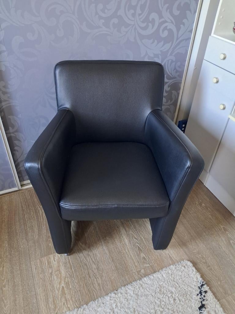 Mooie zwarte stoel fauteuil, Ophalen, Kunststof, Chic landelijk, Minder dan 75 cm
