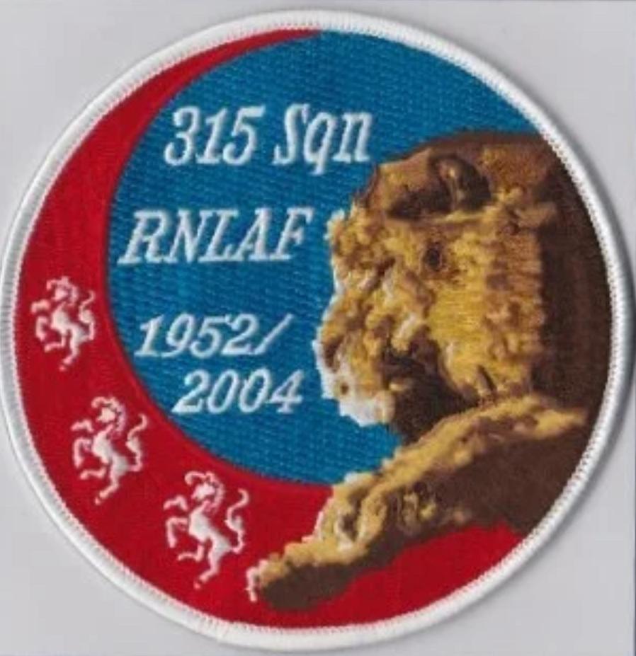 Gezocht 315 Sqn Swirls, Verzamelen, Luchtvaart en Vliegtuigspotten, Ophalen of Verzenden, Zo goed als nieuw, Patch, Badge of Embleem