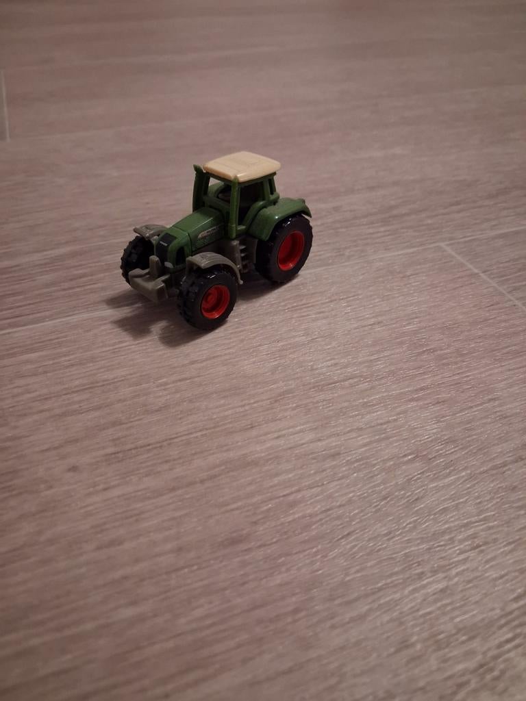 Siku Fendt Favorit 926 Vario 1:87 #0858 met Hooilader #1625, Hobby en Vrije tijd, Ophalen of Verzenden, Hijskraan, Tractor of Landbouw