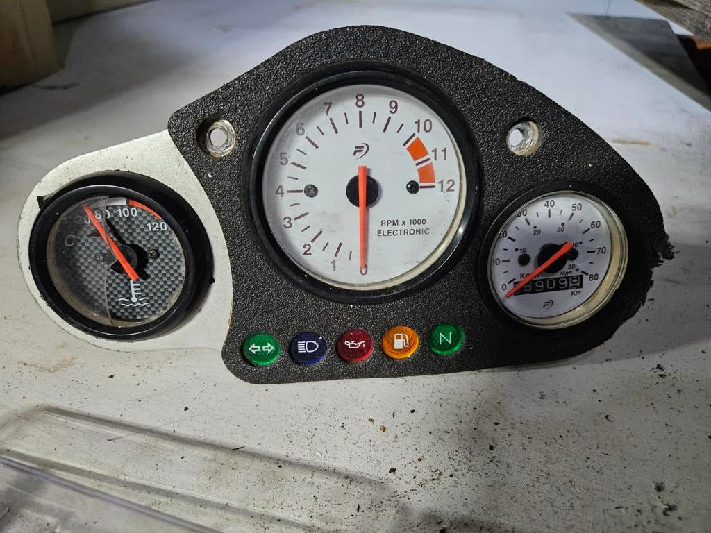 Gezocht Motorhispania RX teller am6 peugeot xr6, Auto-onderdelen, Ophalen of Verzenden, Rieju, Rx