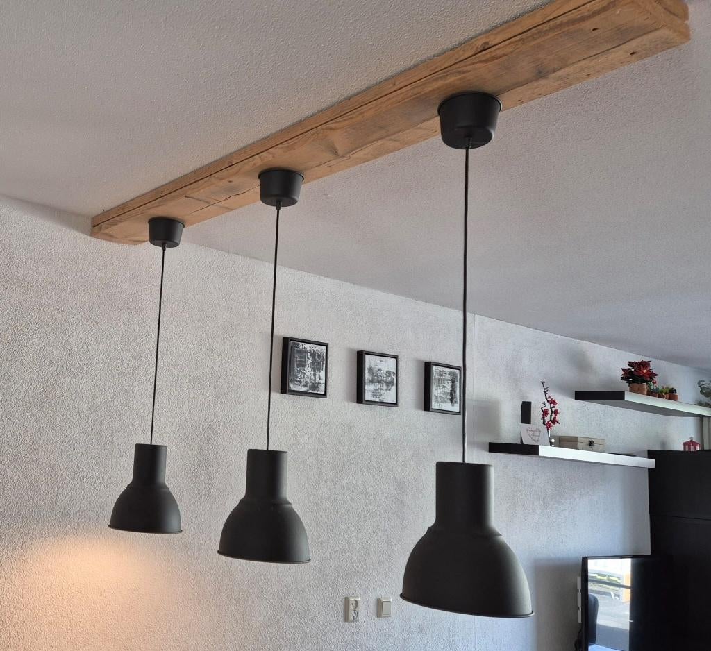 3 Ikea grijze hanglampen, dimbaar op steigerhouten balk, Ophalen, Zo goed als nieuw, Hout, Minder dan 50 cm
