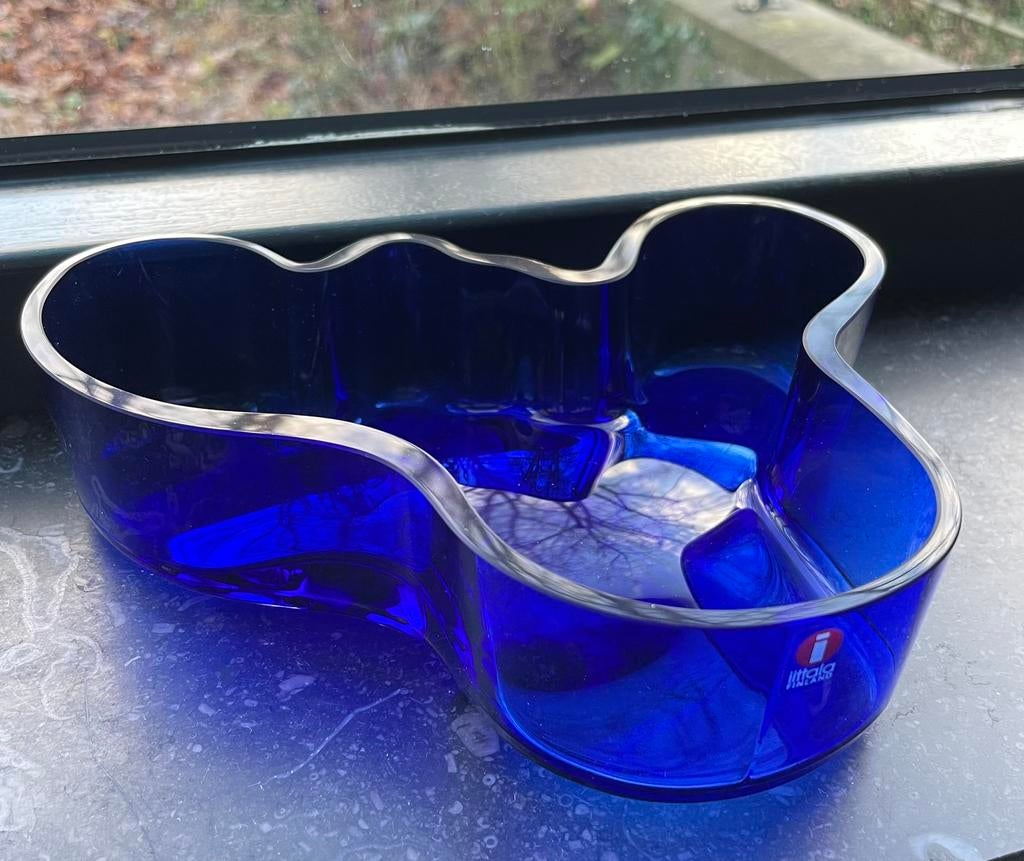 Iittala grote Alvar Aalto grote schaal blauw 50x195mm, Huis en Inrichting, Woonaccessoires | Schalen en Manden, Ophalen of Verzenden