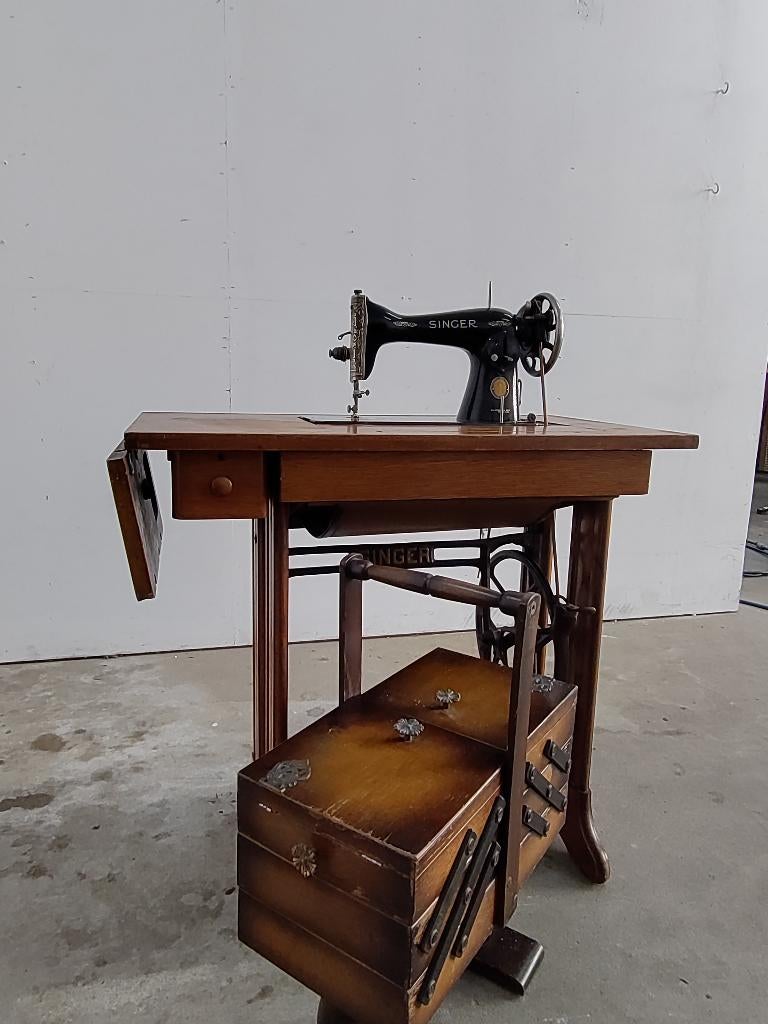 Singer Naaimachine Antiek met Naaikastje, Ophalen