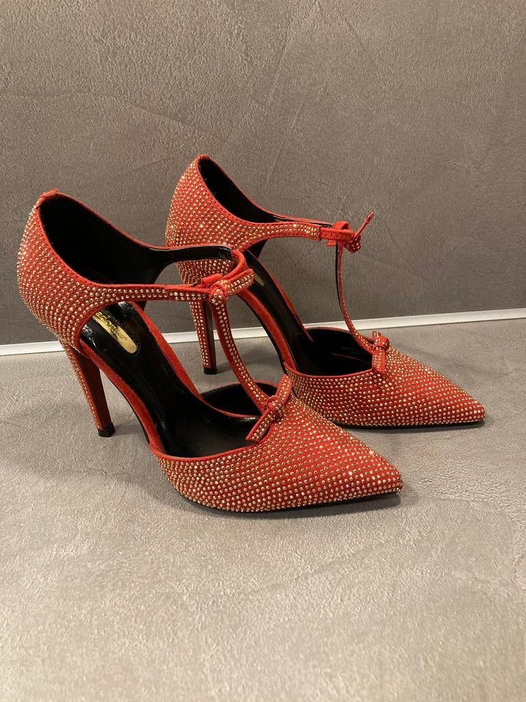 Rode pump naaldhakken met steentjes maat 36 zgan, Ophalen of Verzenden, Zo goed als nieuw, Rood, Sneakers of Gympen