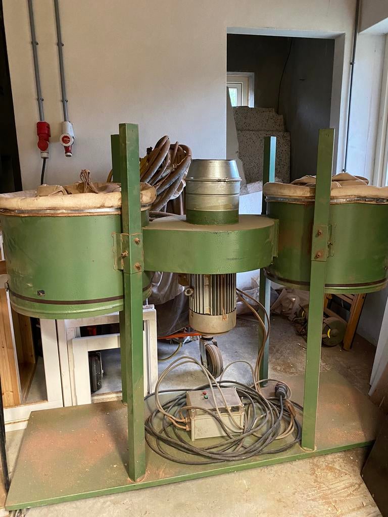 Afzuiging voor houtmot, Ophalen