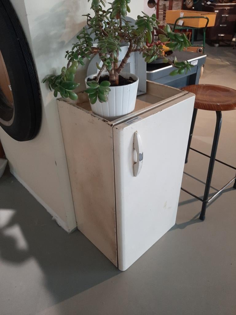 Frans oud metalen kastje, Ophalen