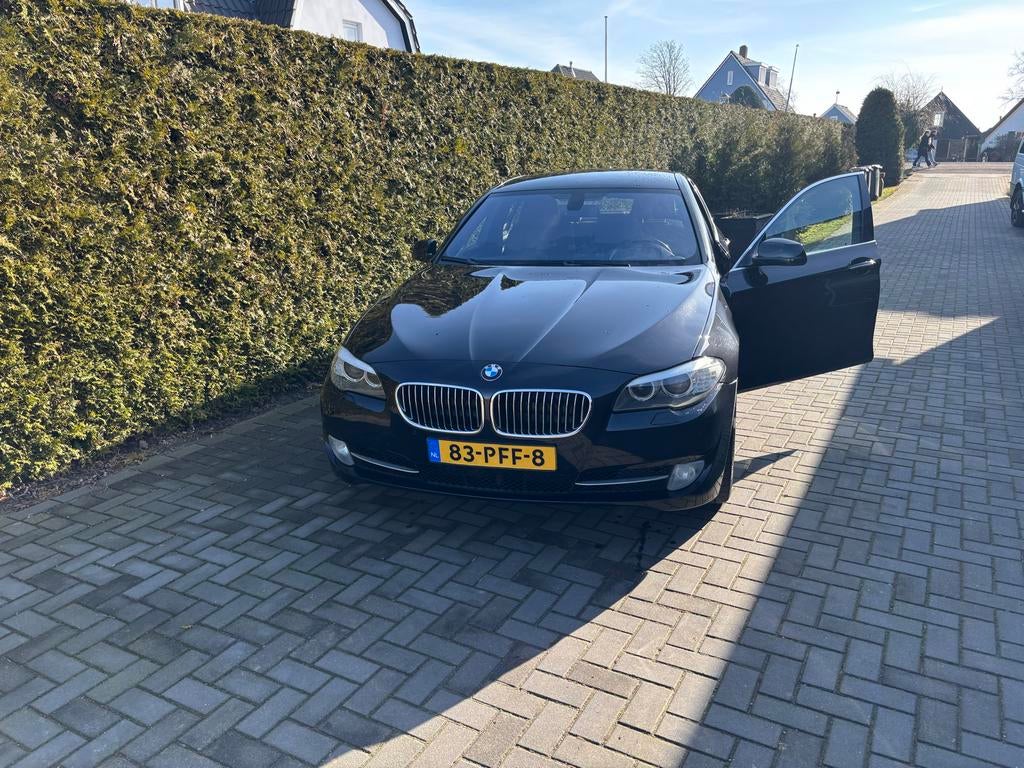 BMW 5-Serie 3.0 535I AUT 2011 Zwart, Auto's, BMW, Particulier, 5-Serie, Benzine, C, Sedan, Automaat, Origineel Nederlands, Zwart