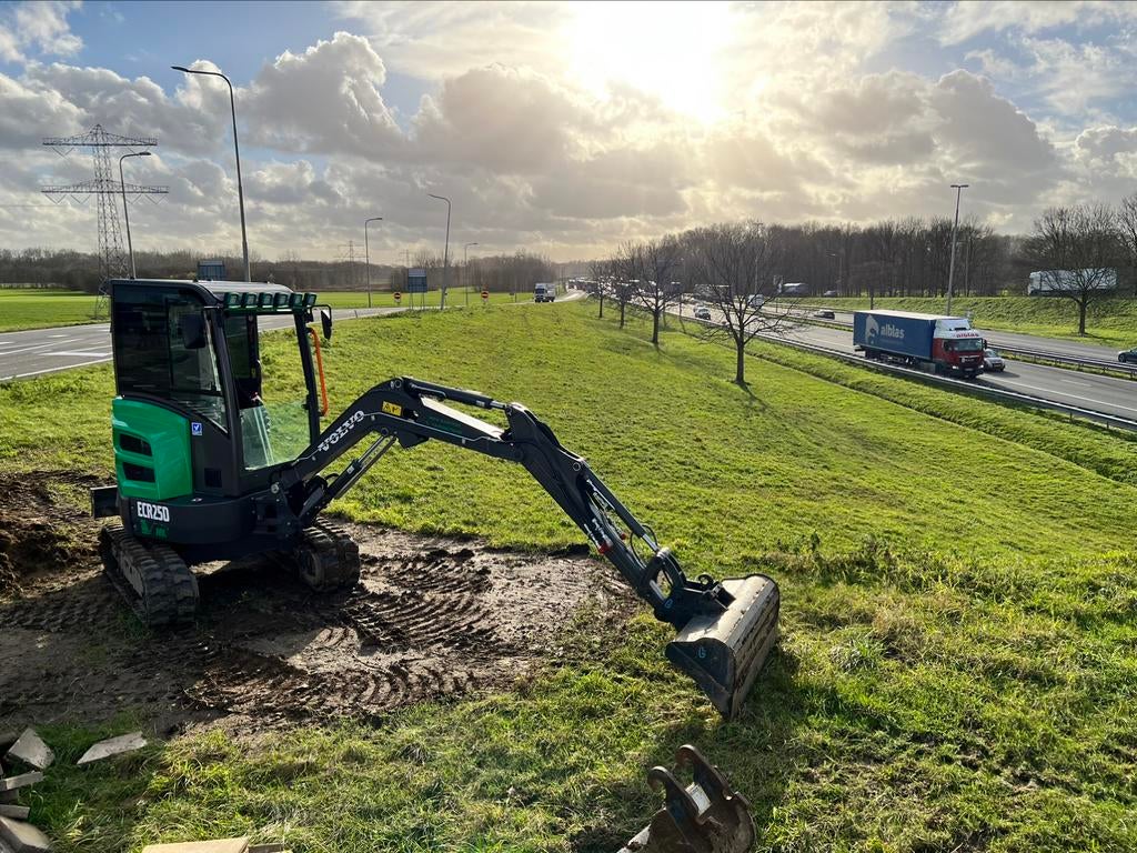 Minigraver met machinist 24/7, Diensten en Vakmensen, Tuinmannen en Stratenmakers, Garantie, Tuinontwerp