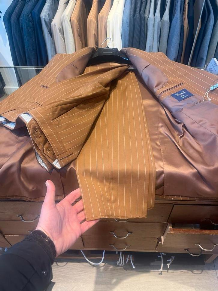 Nieuw Tasmania wollen herenpak - Maat 46-52, Kleding | Heren, Ophalen of Verzenden, Nieuw, Maat 46 (S) of kleiner, Bruin