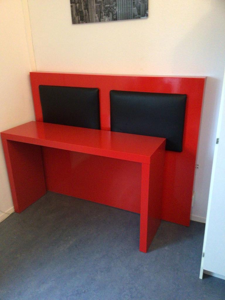 Achterwand met sidetable - Strak design in Coca Cola rood, Ophalen, Gebruikt, Overige materialen
