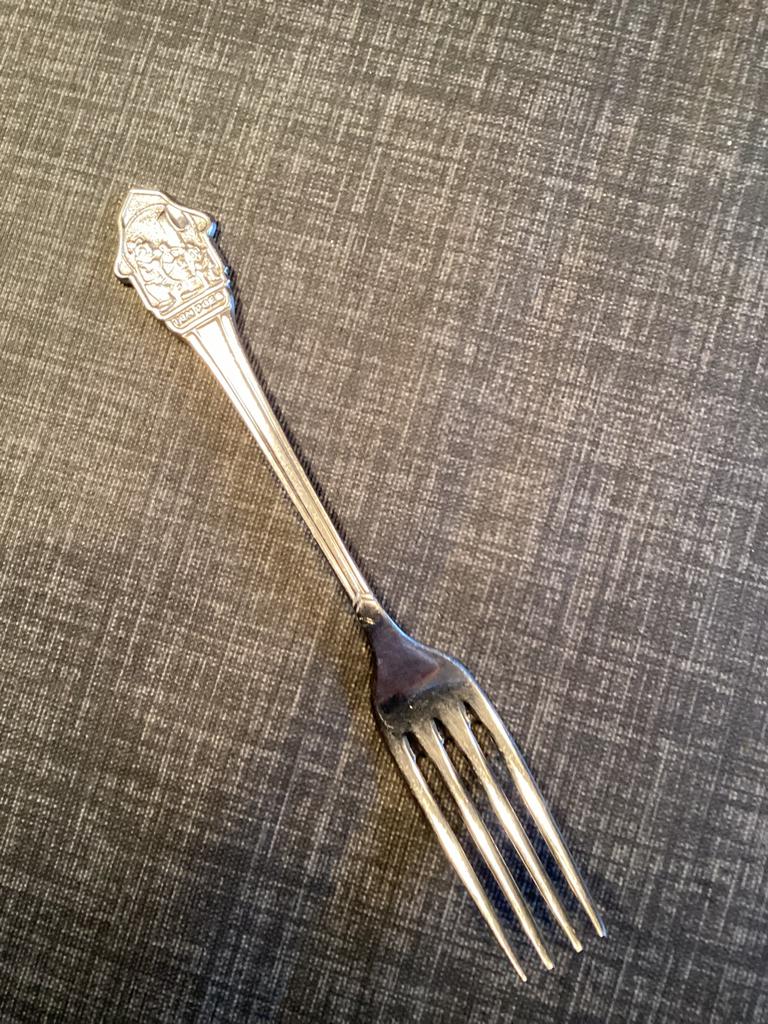 Sola “ Tom Poes” kinder vorkje., Antiek en Kunst, Antiek | Bestek, Ophalen of Verzenden