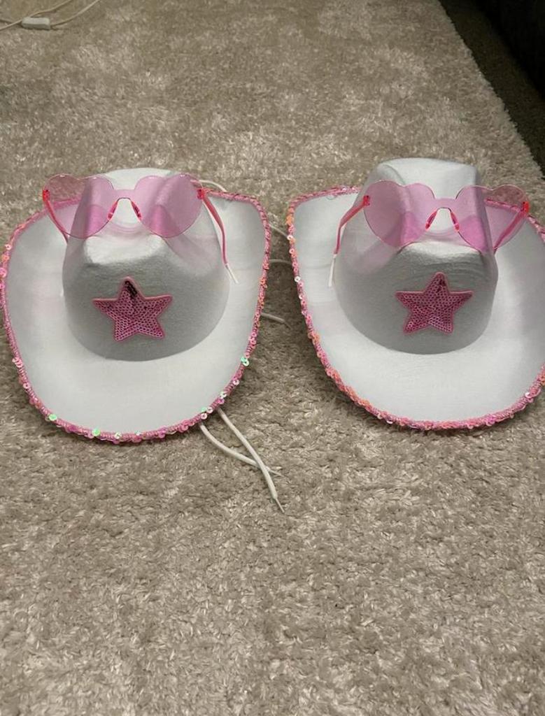 Cowboy hoeden set incl hartjes brillen, Carnaval, Zo goed als nieuw, Accessoires, Ophalen