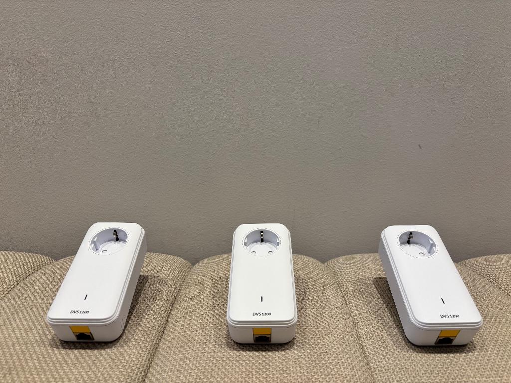 3x DVS 1200 Powerline Adapter | internet via stopcontact, Ophalen, Zo goed als nieuw, DVS