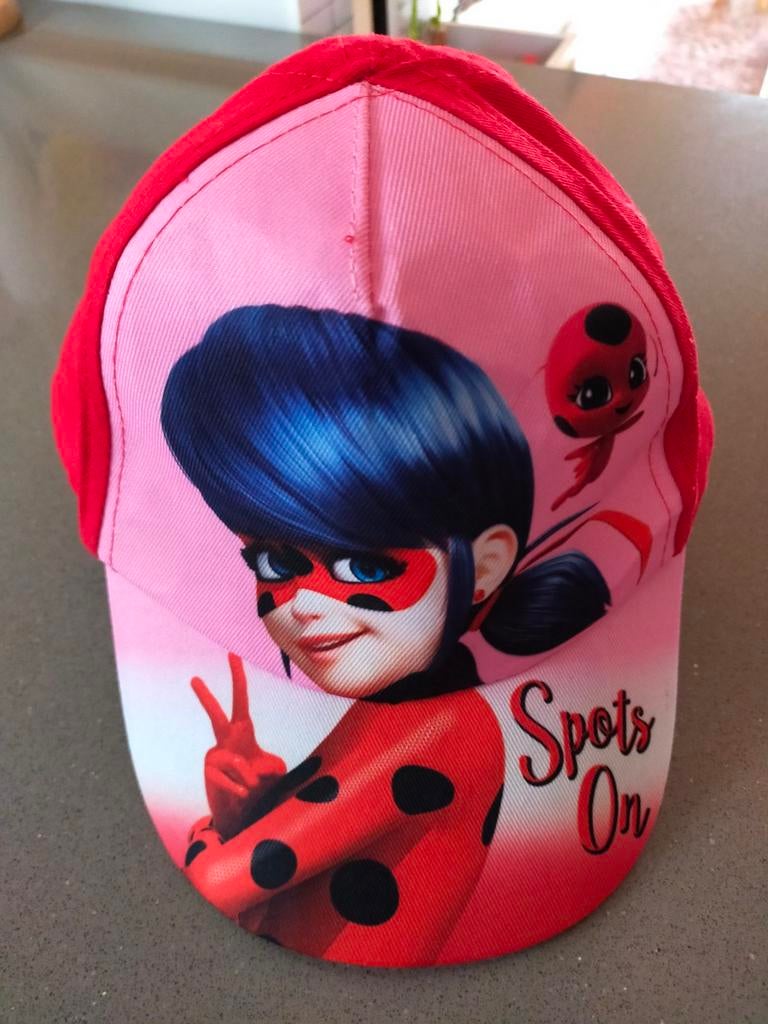 Zgan! Mooie rode pet van Miraculous Ladybug., Disney, Meisje, Ophalen of Verzenden, 104 of kleiner