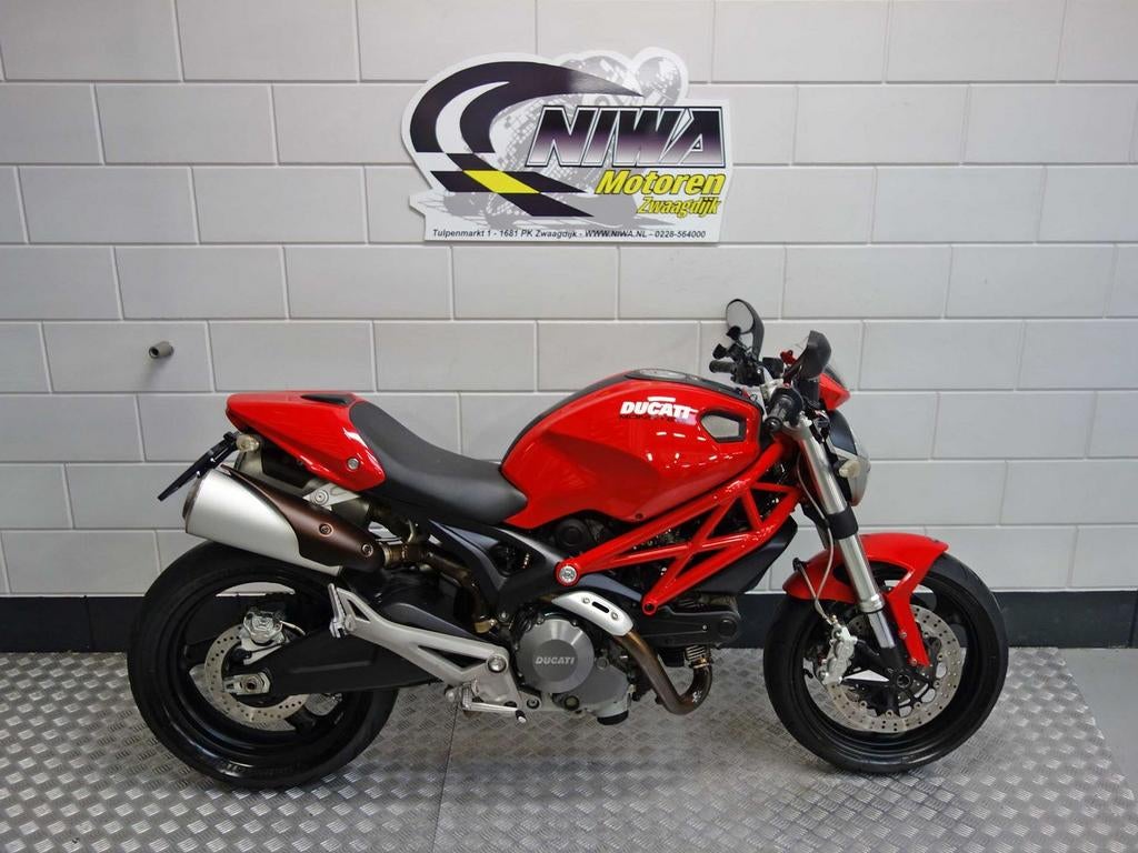 DUCATI MONSTER 696