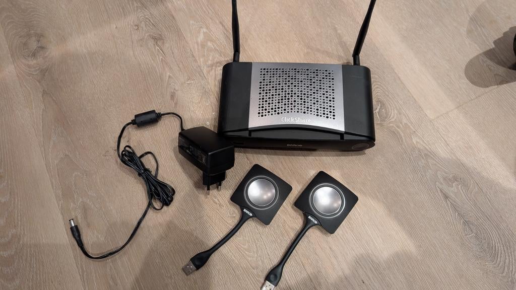 Barco ClickShare CSE-200 met 2 Buttons – Draadloos, Ophalen of Verzenden, Zo goed als nieuw, Barco, MacOS