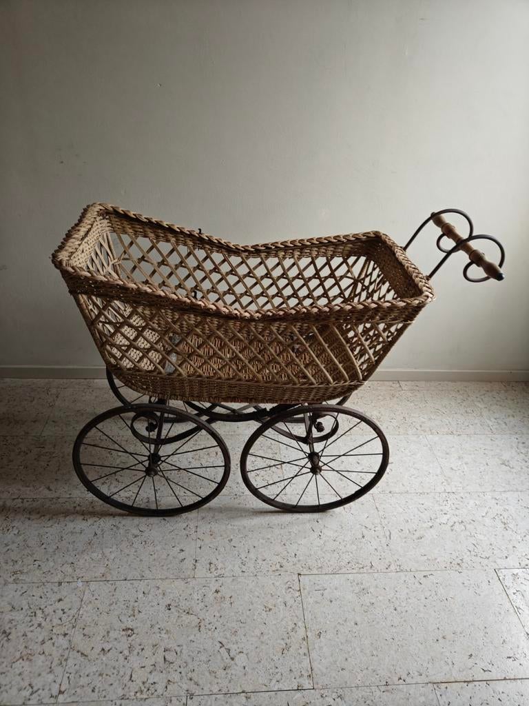 Vintage Rotan Kinderwagen, Antiek en Kunst, Antiek | Overige Antiek, Ophalen of Verzenden