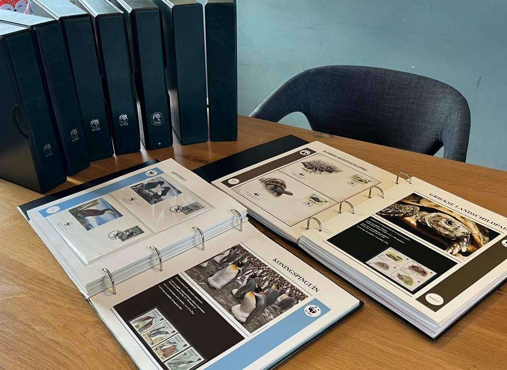 7 complete WWF-albums Bedreigde diersoorten eerstedagzegels, Ophalen of Verzenden, Nederland en Buitenland