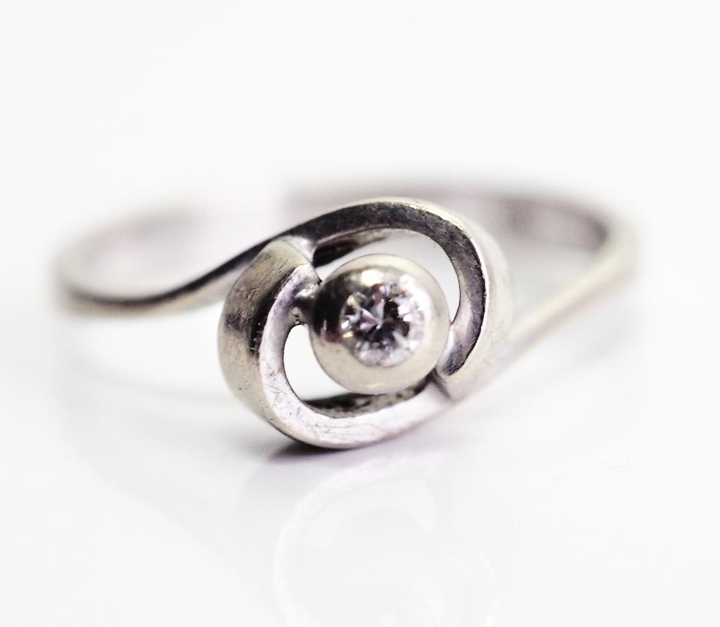 14 krt witgouden ring met solitair diamant, Ophalen of Verzenden, Zo goed als nieuw, ., Met edelsteen