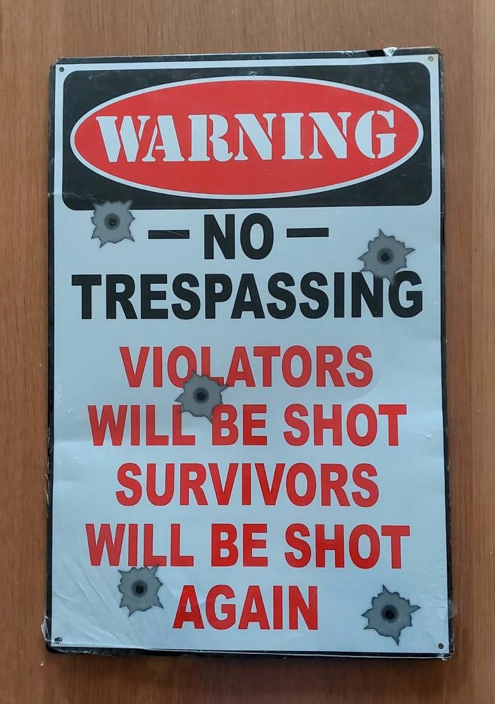 Grappig 'No Trespassing' waarschuwingsbord met kogelgaten, Ophalen of Verzenden, Zo goed als nieuw