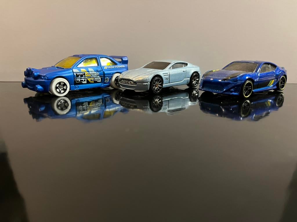 18blauw hotwheels 2motors 1 corvette c3 collor shift metalic, Ophalen of Verzenden