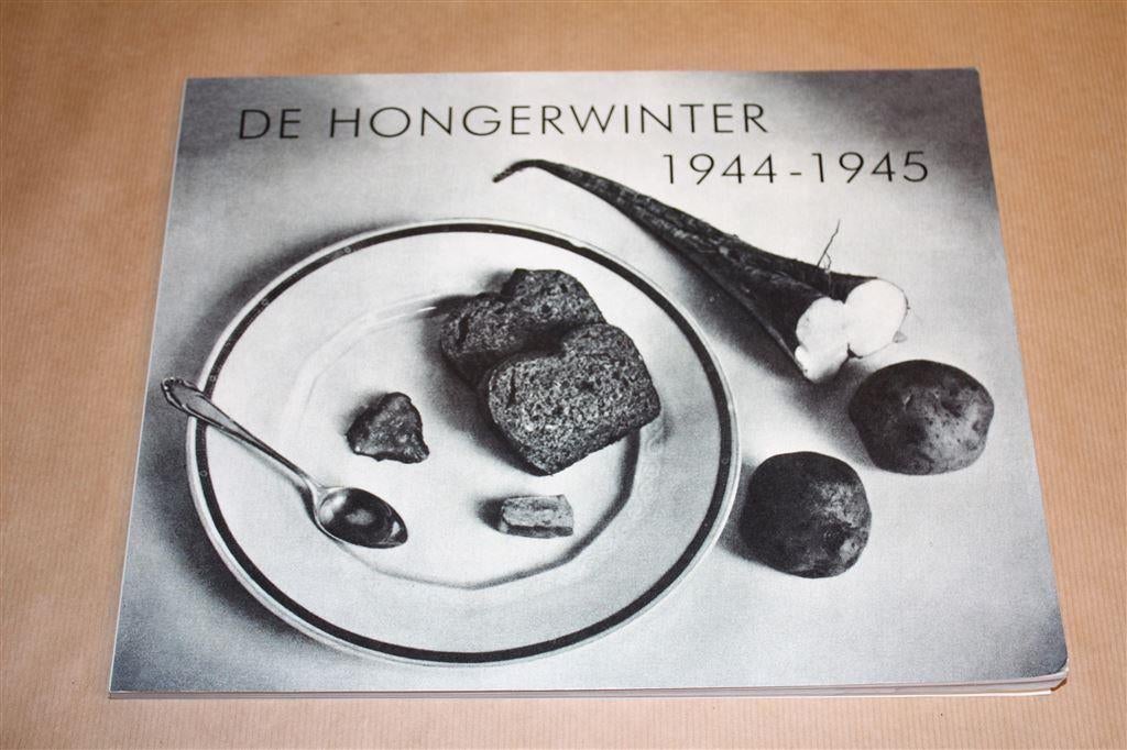Fotoboek - De Hongerwinter 1944-1945, Ophalen of Verzenden, Zo goed als nieuw