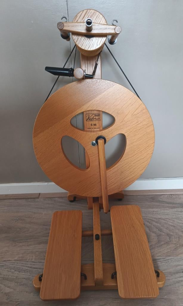 Louet S96 Victoria reisspinnewiel, Hobby en Vrije tijd, Spinnewielen en Spinnen, Ophalen, Gebruikt, Spinnewiel