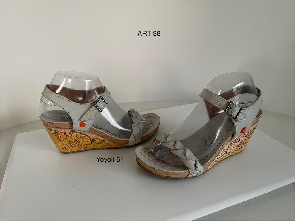 Art 38 sandalen licht grijs mooi model 51), Zo goed als nieuw, Grijs, Sandalen of Muiltjes, Ophalen of Verzenden