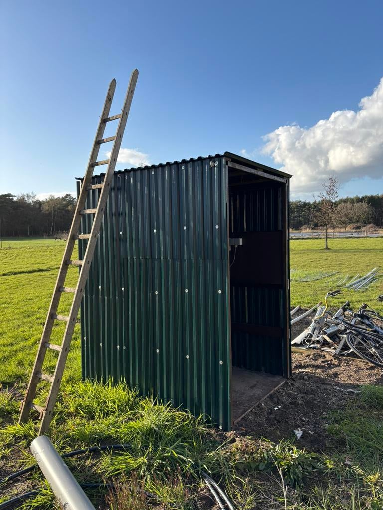 Hokje met stroomvoorziening, Ophalen of Verzenden, Zo goed als nieuw, Hout, Containerberging