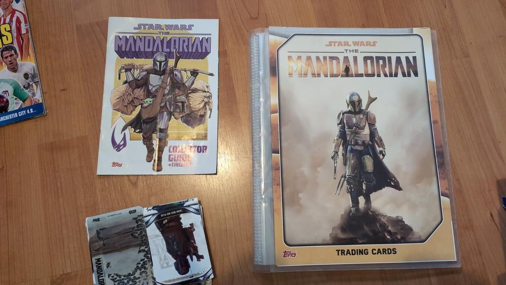 The Mandalorian Topps Album met 118 plaatjes + 100 losse, Ophalen of Verzenden, Zo goed als nieuw, Boek of Poster