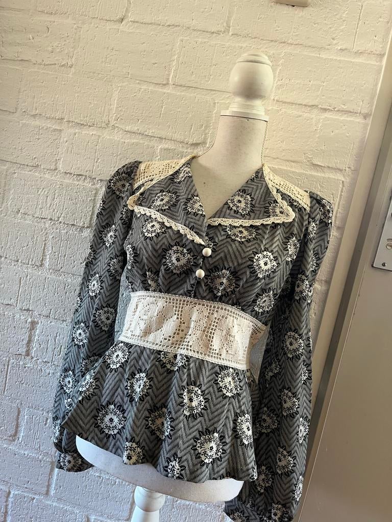 40 42 Vintage Zwart-Witte Blouse Gehaakt Tussenstuk (40/42), Ophalen of Verzenden, Gedragen, Maat 42/44 (L), Zwart