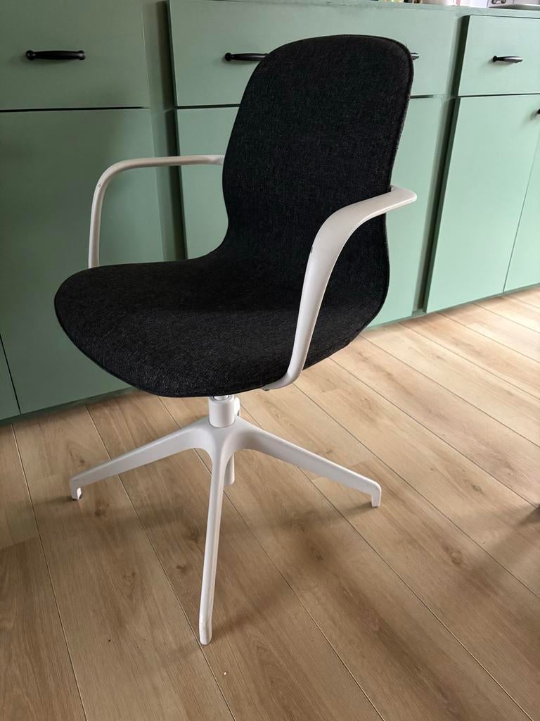 IKEA LÅNGFJÄLL bureaustoel - Donkergrijs met wit onderstel, Huis en Inrichting, Bureaustoelen, Gebruikt, Bureaustoel, Grijs, Ophalen