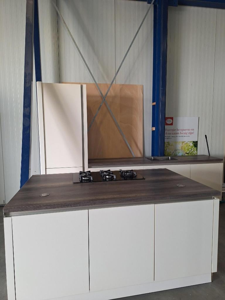 Complete keuken Compleet met APP 120Keukens op voorraad 2904, Ophalen of Verzenden, Zo goed als nieuw, Overige typen, Met kookeiland