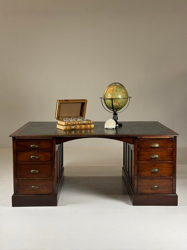 Bureau Partnerdesk Engels antiek, Ophalen