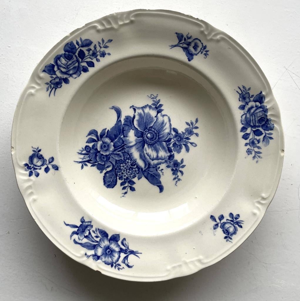 Boch Frères Keramis – “Rhoda” , 1 bord,  1900–1915, Antiek en Kunst, Antiek | Servies los, Ophalen of Verzenden