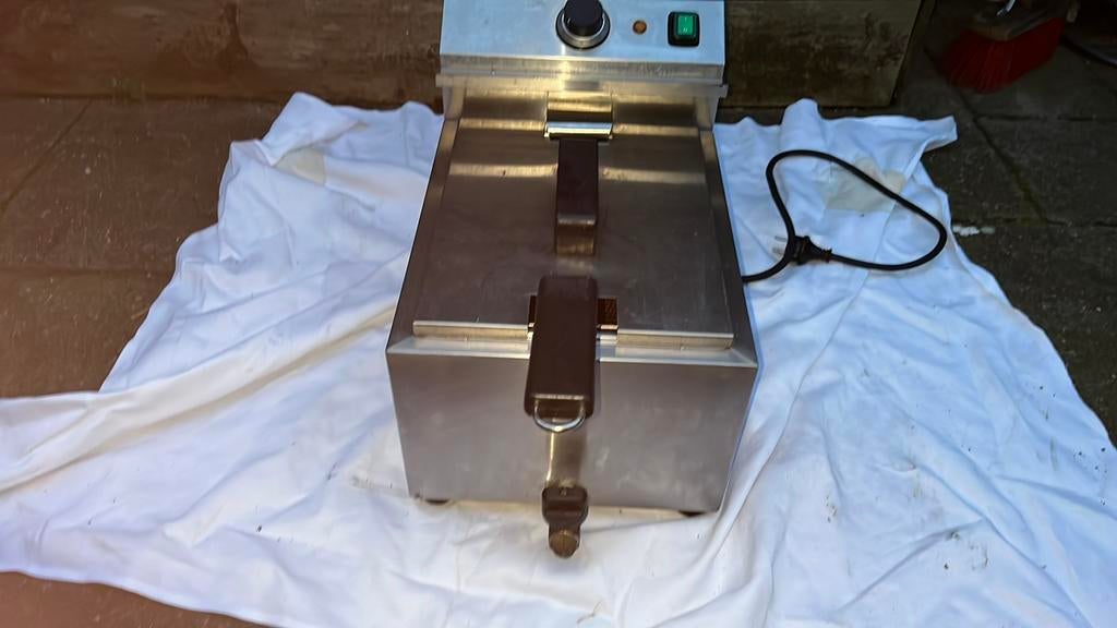 Friteuse-frituur-bakwand-frituurpan, Witgoed en Apparatuur, Frituurpannen, 4 liter of meer, Ophalen, Gebruikt