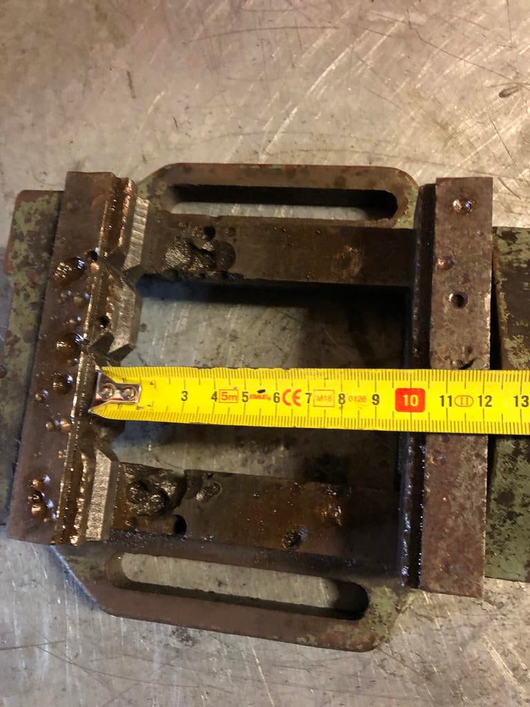 Metalen machineklem - robuust en gebruikt, Ophalen, Gebruikt