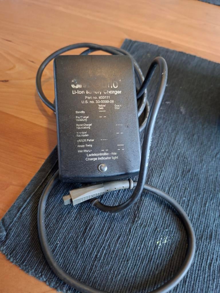 1x  Adflo  lader lichtgewicht batterij, Ophalen of Verzenden