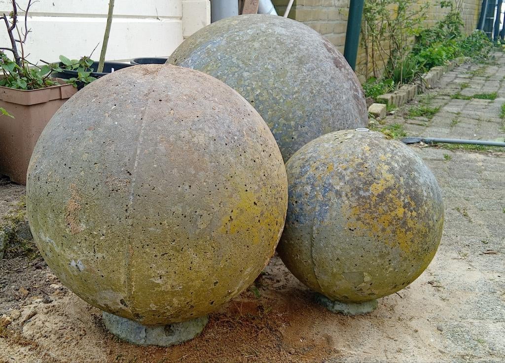 3 betonnen vijverbollen, verschillende maten, Tuin en Terras, Ophalen, Beton, Overige typen