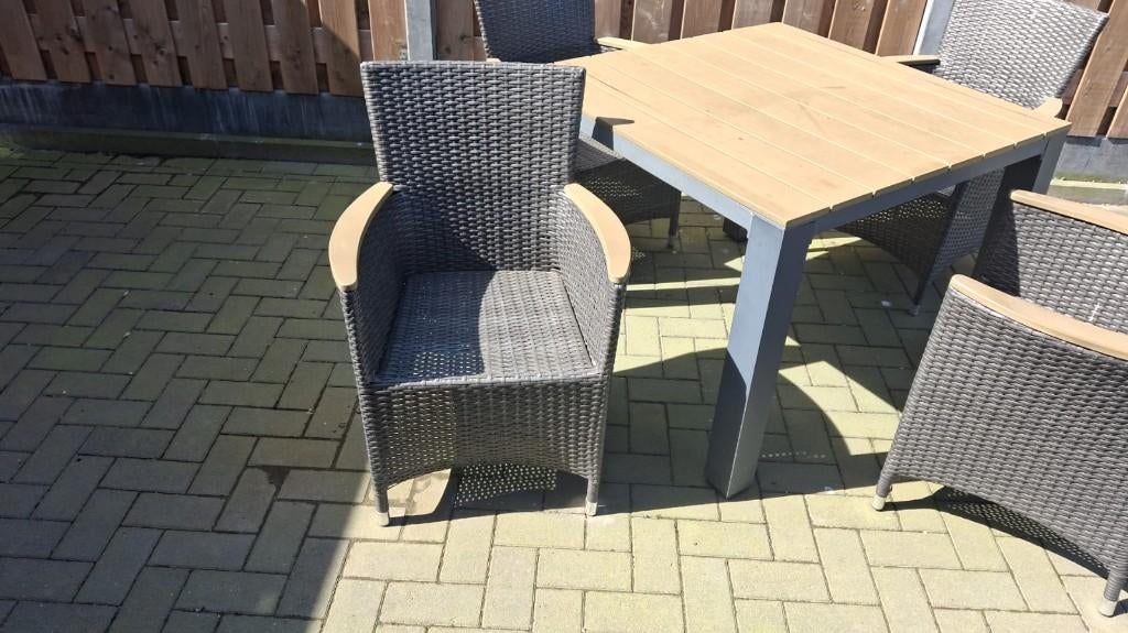 tuinset  4 stoelen en tafel, Ophalen, 4 zitplaatsen, Kunststof, Gebruikt