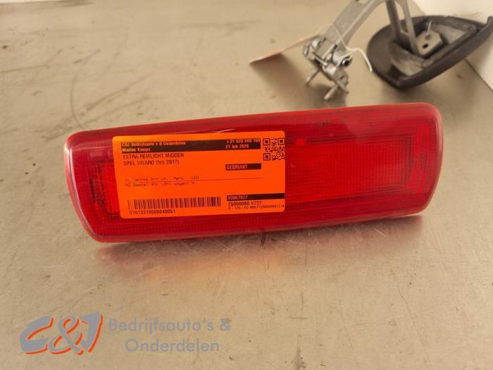 Extra Remlicht midden van een Opel Vivaro, Gebruikt, -, -, Opel