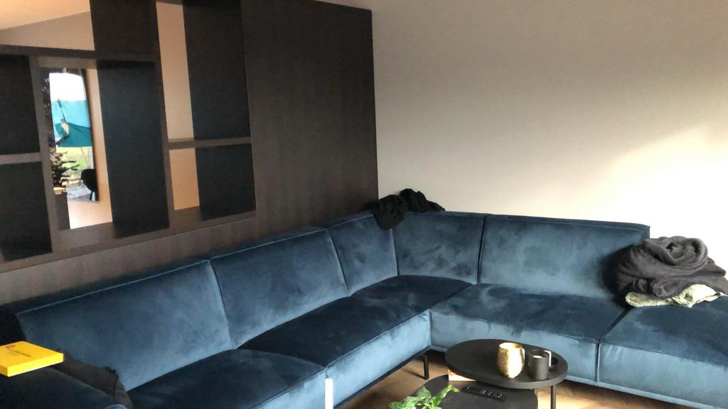 Hoekbank Sofia in zeer goede staat - Velvetstof Juke 47, Ophalen, 250 tot 300 cm, Hoekbank, Zo goed als nieuw