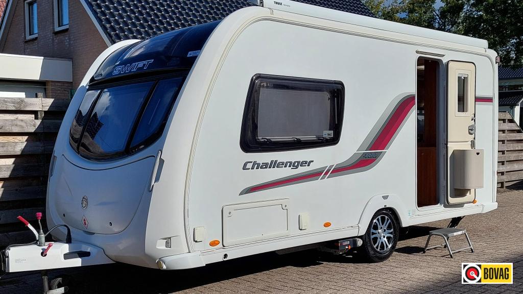 Swift Challenger 480 SE Mover en Thule luifel !, Caravans en Kamperen, Caravans, Bedrijf, tot en met 2, 1000 - 1250 kg, Standaardzit