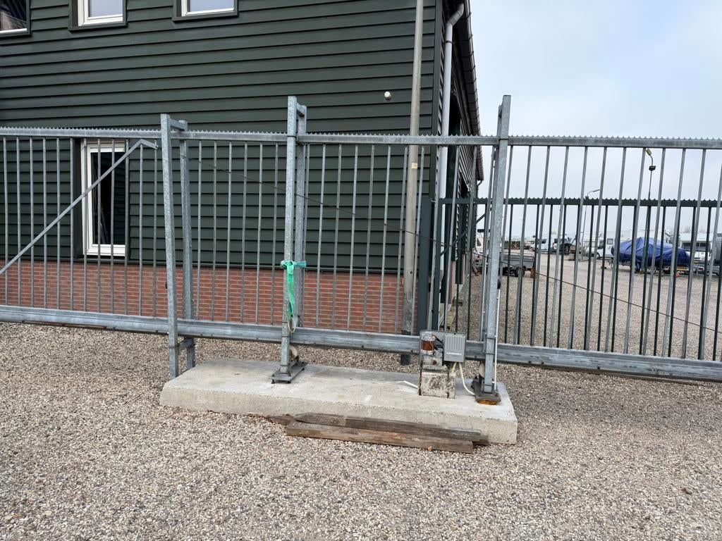 Schuifpoort 6 meter doorgang met betonnen ondervoet, Ophalen of Verzenden, Gebruikt, IJzer, Met poort