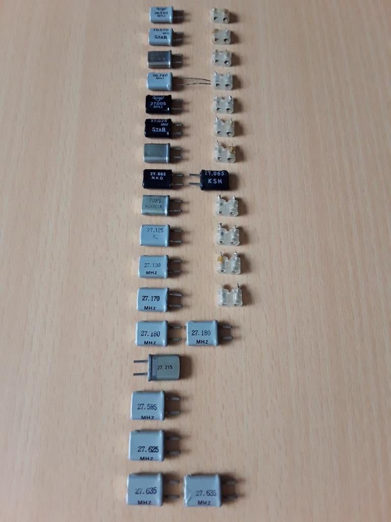 27 Mhz kristallen en voetjes, Ophalen, Zo goed als nieuw