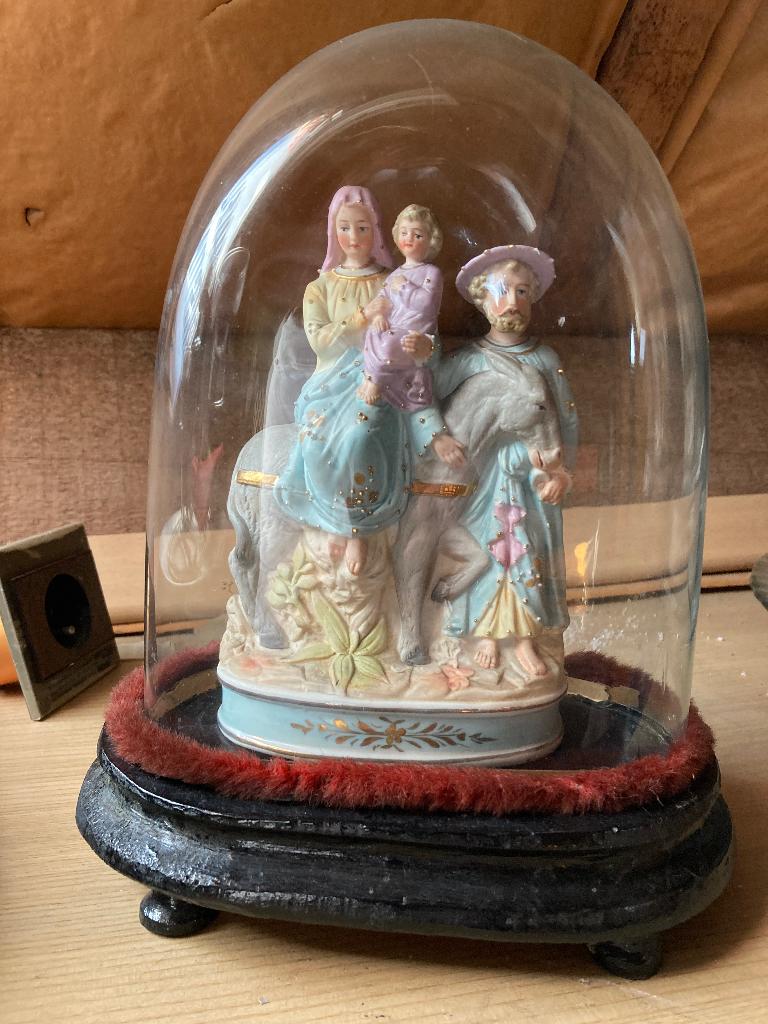 Porseleinen beeldtje, Ophalen