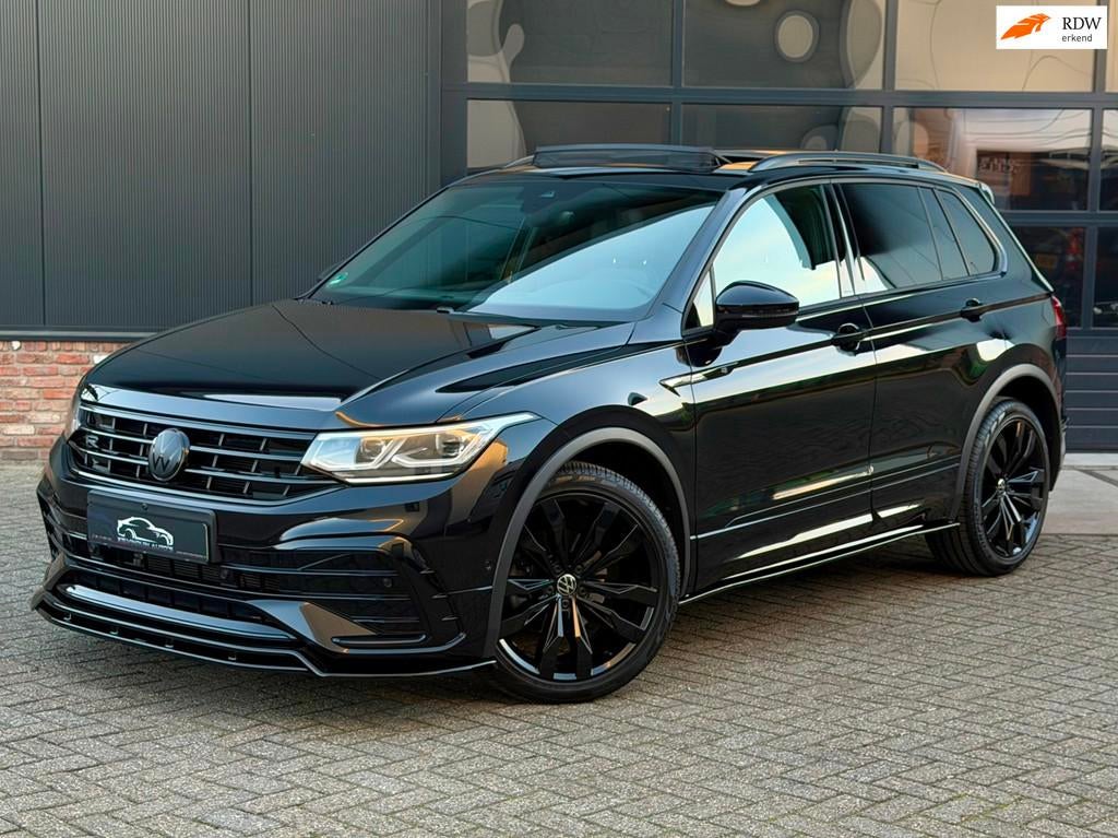 Volkswagen Tiguan 1.5 TSI R-Line Blackstyle/Pano/Maxon/H&K/G, 15 km/l, 4 cilinders, 150 pk, Bedrijf