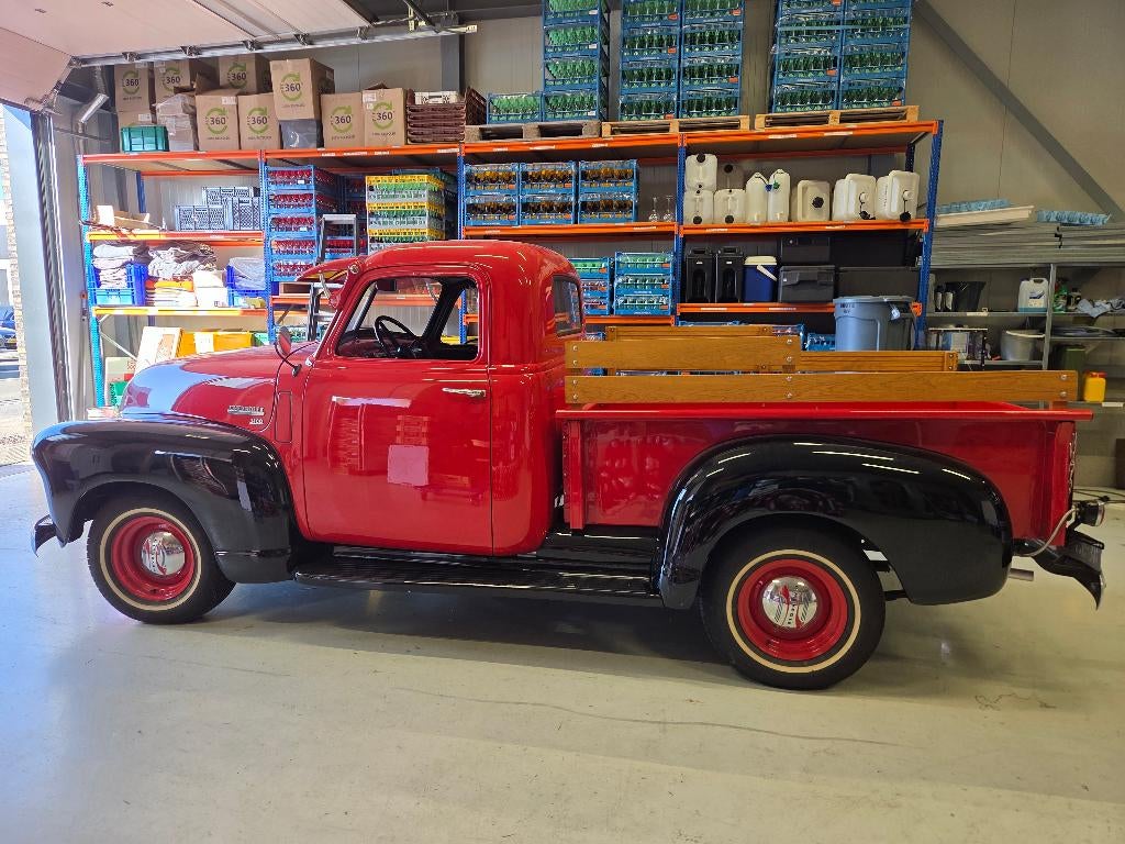 Chevrolet 3100 uit 1949 - full body gerestaureerd, Auto's, Oldtimers, Achterwielaandrijving, Zwart, Overige carrosserieën, Chevrolet