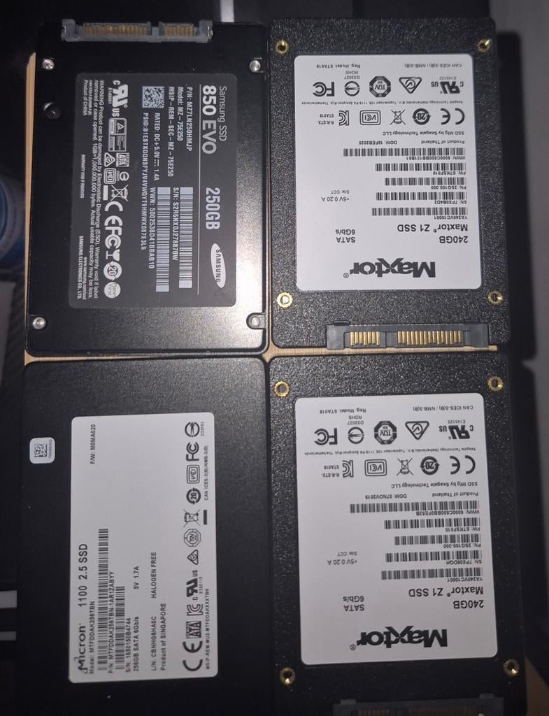 4 interne 2.5" SATA SSD schijven, Computers en Software, Harde schijven, Ophalen, Intern, Zo goed als nieuw, Laptop